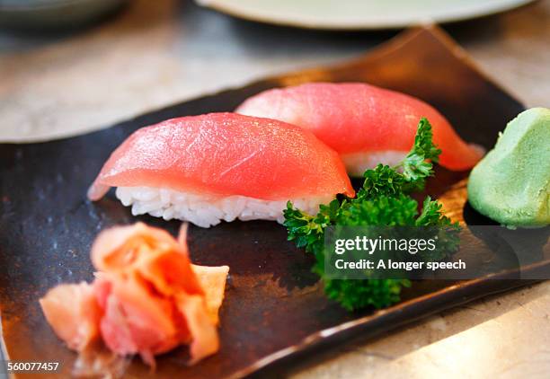 maguro sushi - nigiri stockfoto's en -beelden