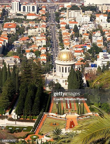 bahai gardens and dome in haifa israel - bahais stock pictures, royalty-free photos & images