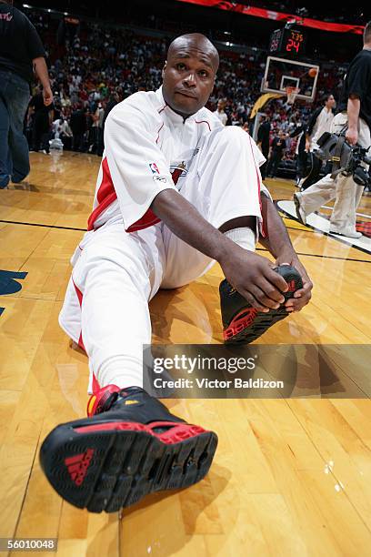 Antoine Walker of the Miami Heat warms up before the Hurricane Katrina Relief Benefit Game with the San Antonio Spurs at American Airlines Arena on...