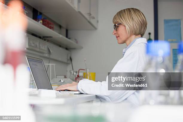 Counter Backround Lab Lab Counter Background Photos and Premium High Res Pictures - Getty Images