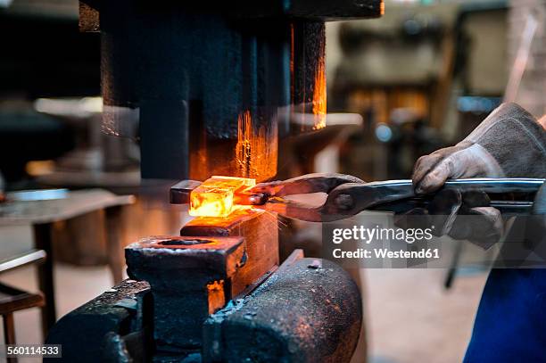 blacksmith forging hatchet - schmied stock-fotos und bilder