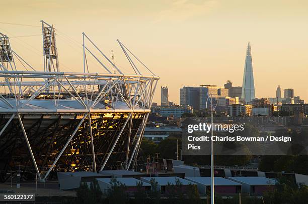 city skyline from stratford - stade olympique photos et images de collection