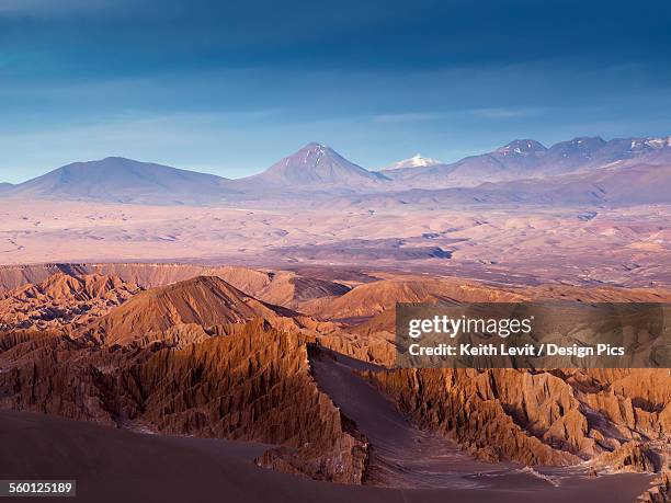 death valley at sunset - geography photos blue sky cloud mountain desert human stock-fotos und bilder