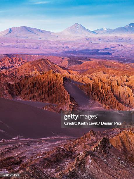 death valley at sunset - geography photos blue sky cloud mountain desert human stock-fotos und bilder