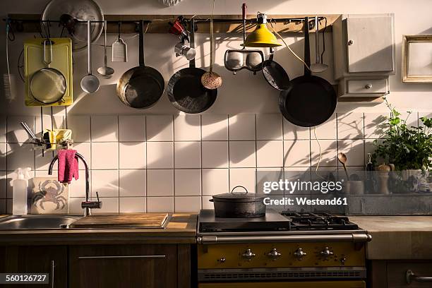 kitchen unit in a domestic kitchen at evening light - ustensile photos et images de collection