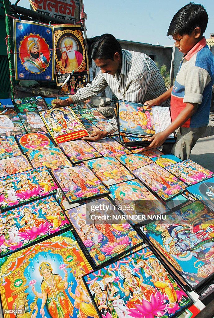 Indian vendors Nikku (L) and Raju adjust