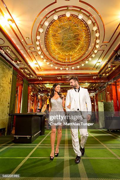 young couple in a casino - vestido de lentejuelas fotografías e imágenes de stock