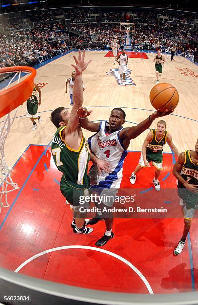 Anthony Goldwire of the Los Angeles Clippers goes hard to the hoop against Vladimir Radmanovic of the Seattle SuperSonics on October 27, 2005 at...