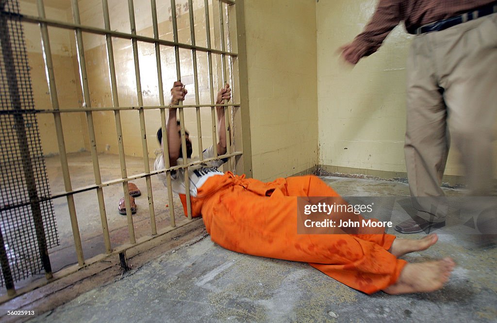 Abu Ghraib Prison Population Nearly Doubles in 2005