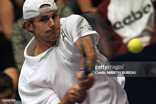 Tennis player Andy Roddick hits a backhand to Croatian Mario Ancic during the Lyon Tennis Grand Prix quarter final match, 28 October 2005 in Lyon,...