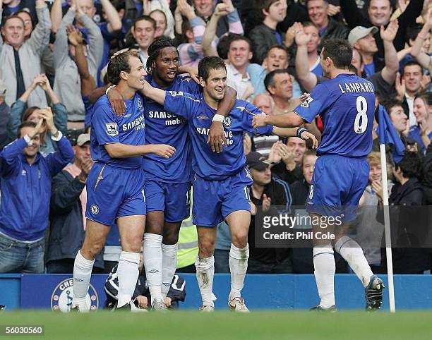 Goal scorer Joe Cole of Chelsea celebrates with team mates Arjen Robben, Didier Drogba and Frank Lampard during the FA Barclays Premiership match...