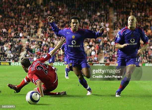 Kieran Richardson of Manchester United fouls Stuart Parnaby of Middlesbrough to give Middlesbrough a penalty during the Barclays Premiership match...