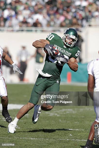 Kellen Davis of Michigan State gains yards after a reception against Indiana during the first quarter on October 29, 2005 at Spartan Stadium in East...