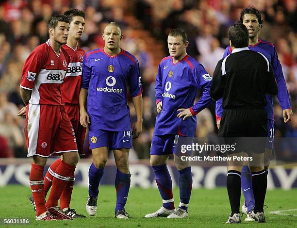 Alan Smith of Manchester United argues with Franck Quedreu of Middlesbrough in front of referee Alan Wylie during the Barclays Premiership match...
