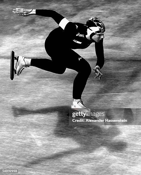 Anni Friesinger wins the Women 1000 m competition during the third day of the German Championships at the Sportforum on October 30, 2005 in Berlin,...