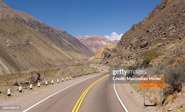 panamericana between mendoza and santiago de chile - pan american highway stock pictures, royalty-free photos & images
