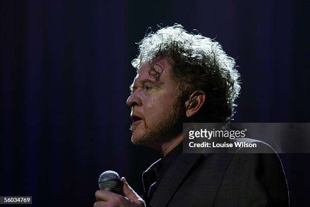 Mick Hucknall of Simply Red performs at the Albert Hall on October 30, 2005 in London, England.