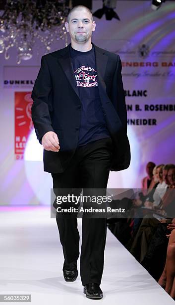 Television Cook Tim Maelzer poses on the catwalk during the fashion charity Gala "Event Prominent" at the Atlantic Hotel on October 30, 2005 in...