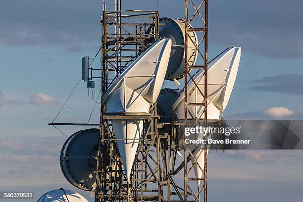 microwave antennas - command antenna us photos et images de collection