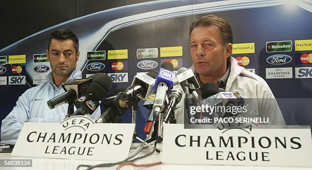 Porto's coach Co Adriaanse and goalkeeper Vitor Baia attend a press conference before a training session at San Siro Stadium in Milan, 31 October...