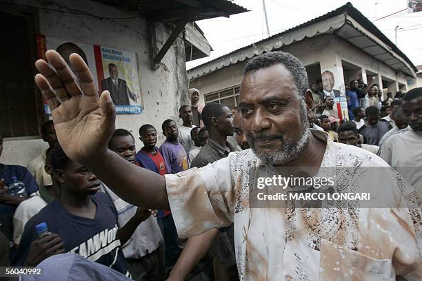 The Civic United Front leader Maalim Saif Sherif greets 01 November 2005 his supporters at his headquarter in the Darajani district, Stone Town,...