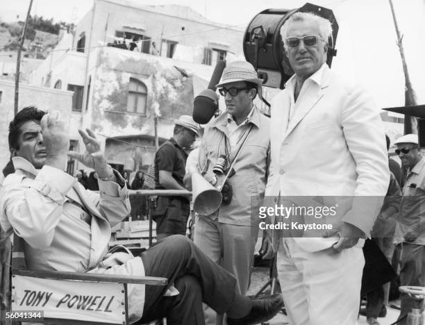 From left to right, actors Victor Mature and Peter Sellers , and Italian director Vittorio de Sica on Ischia, during the filming of 'Caccia alla...