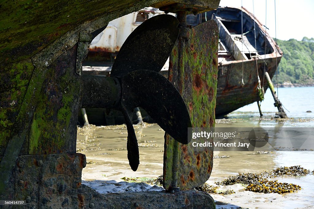 Propeller boat