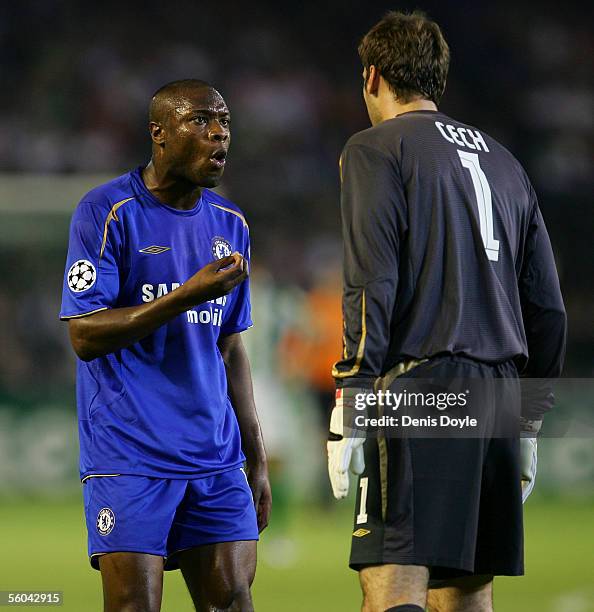 William Gallas of Chelsea argues with his goalkeeper Petr Cech during a UEFA Champions League group G match between Real Betis and Chelsea at the...