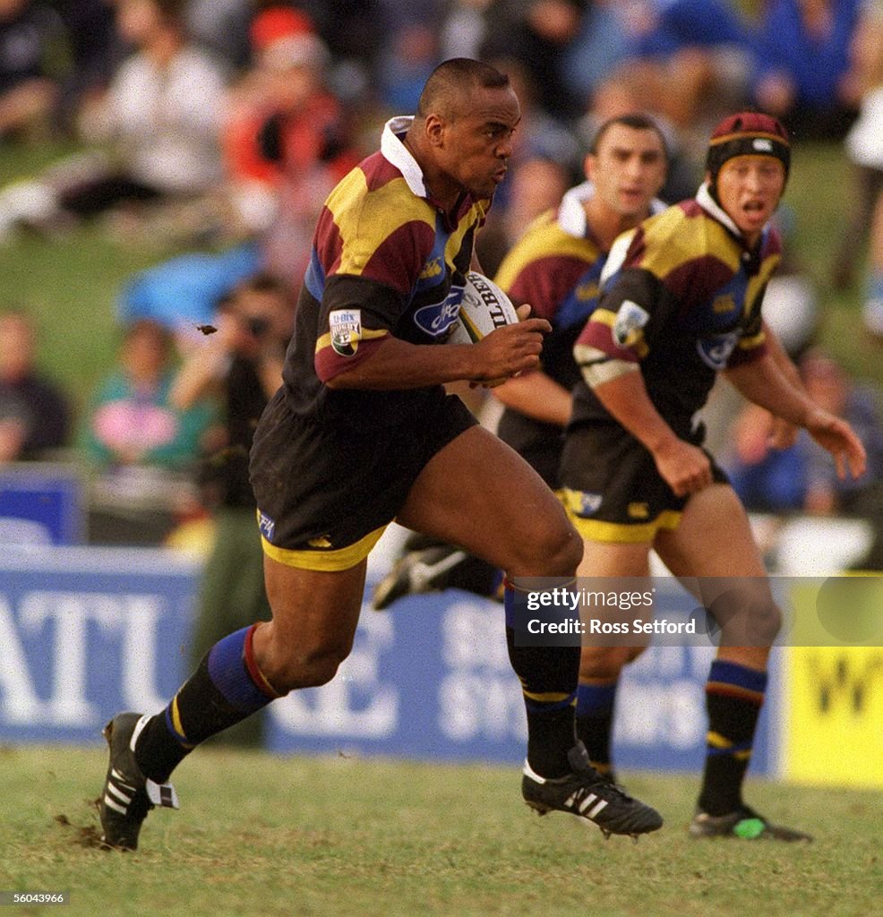 Chiefs Jonah Lomu on the charge against the Golden