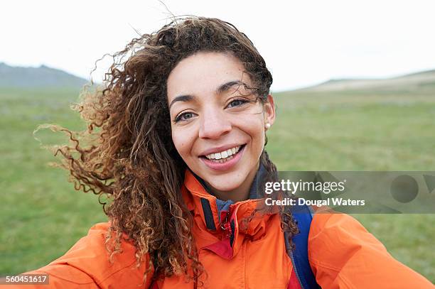 female hiker taking self portrait - woman selfie stockfoto's en -beelden