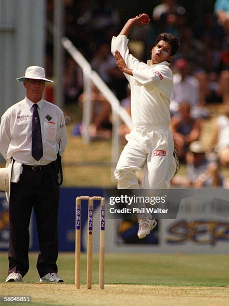 Indian fastbowler Robin Singh in action during the final Cricket test between India and New Zealand held at the Westpak Trust Park in...