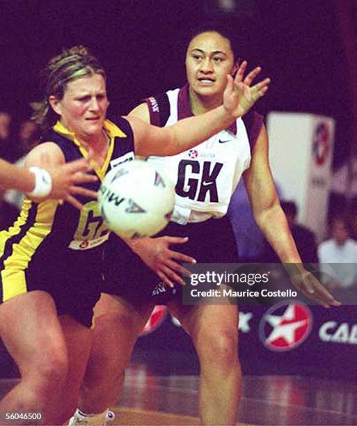 Otago's Belinda Colling and North Harbour's Linda, Nachrichtenfoto