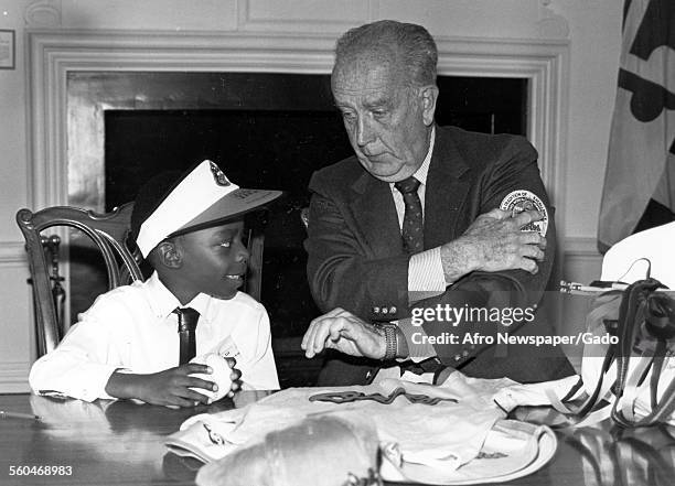 Donald Schaefer 217 Donald Schaefer Stock Photos, High-Res Pictures, and Images - Getty ...