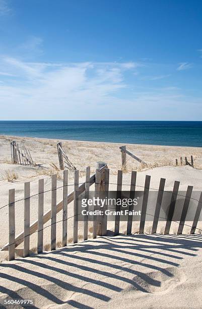 sand fence - beach fence stock-fotos und bilder