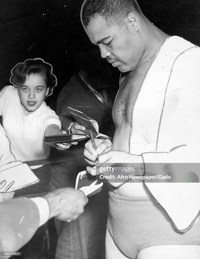 Joe Louis Signing Autographs