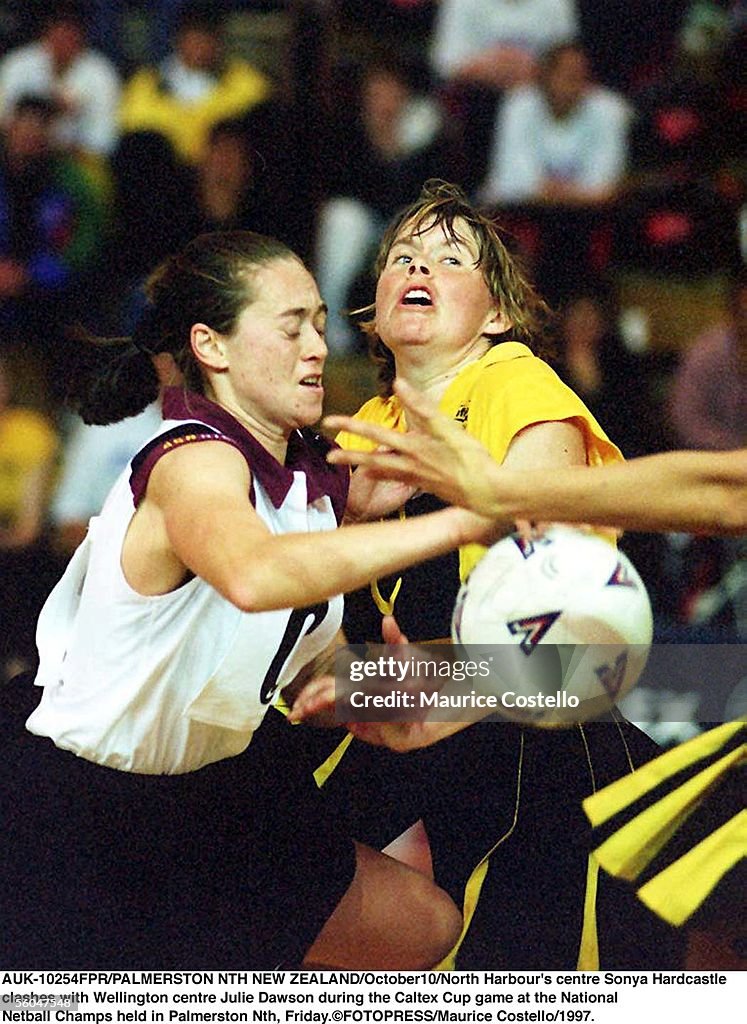 North Harbour's centre Sonya Hardcastle rclashes w