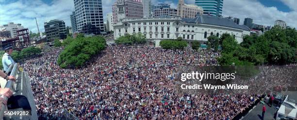 Thousands of young and not so young fans pack Aotea square in downtown Auckland, to listen to a free conceret by Canadian singer/songwriter alanis...