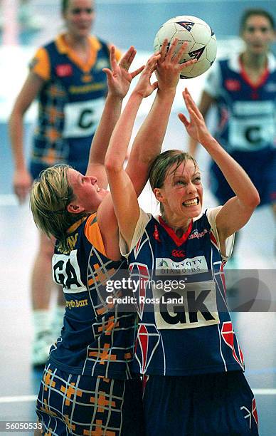 Auckland Diamonds goal keep Kate Dowling contest's posession with Otago Rebels goal attack Belinda Colling during the Cocacola cup netball semi final...