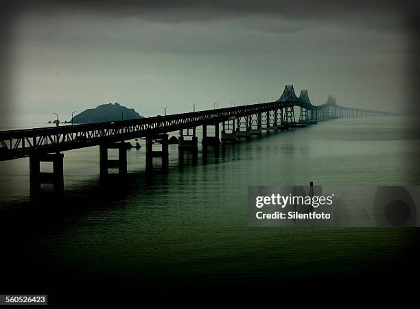 richmond-san rafeal bridge - richmond san rafael bridge fotografías e imágenes de stock