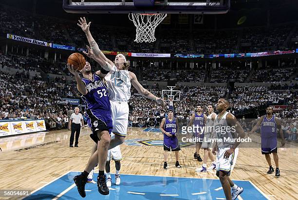 Brad Miller of the Sacramento Kings attempts a layup against Chris Andersen of the New Orleans/Oklahoma City Hornets on November 1, 2005 at the Ford...