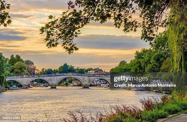 richmond upon thames bridge - richmond upon thames stockfoto's en -beelden