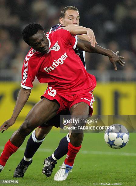 Armand Deumi of FC Thun challenges with Wesley Sneijder of Ajax Amsterdam, during their Champions League Group B football match, at the Stade de...