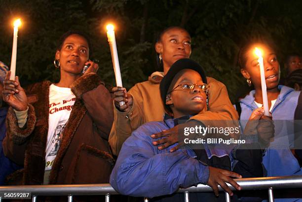 Group of mourners wait to catch a glimpse of the horese-drawn casson carring the body of civil rights pioneer Rosa Parks November 2, 2005 at the...