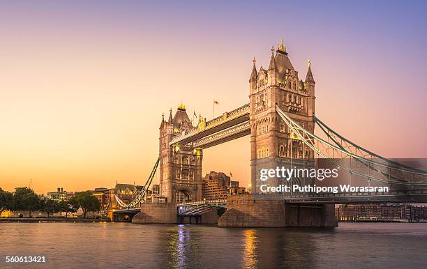 tower bridge at sunset - london bridge 個照片及圖片檔