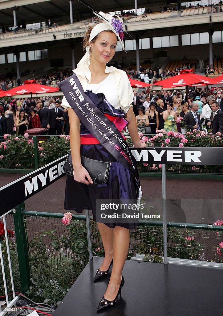 2005 Crown Oaks Day Fashions