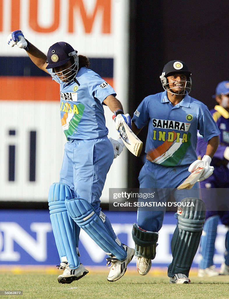 Indian cricketer Mahendra Singh Dhoni (L