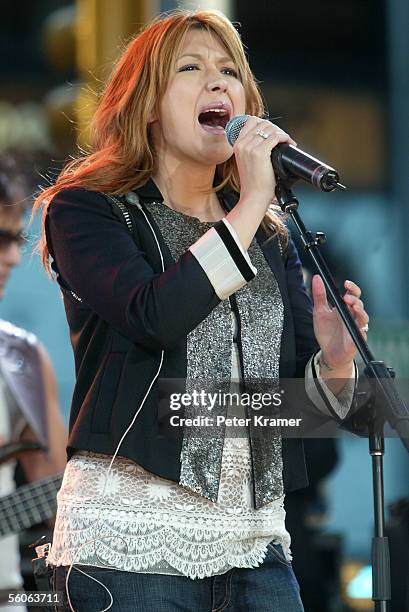 Singer Michelle Branch makes an appearance on Good Morning America to help celebrate their 30th anniversary on November 3, 2005 in New York City.