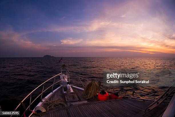 boat to tachai island - tachai stockfoto's en -beelden