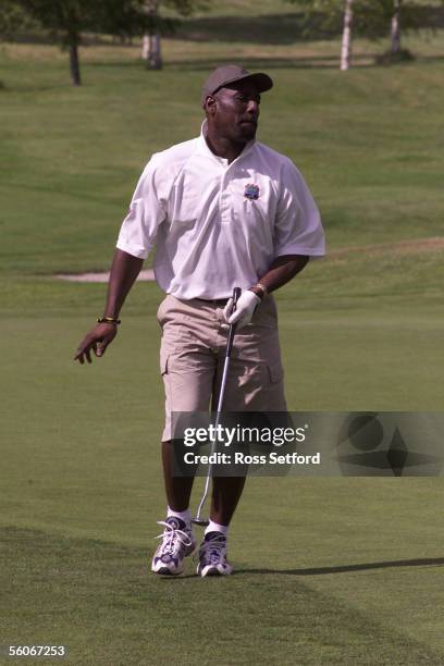 West Indies cricket coach Sir Viv Richards putts on the first at the International Wairakei Golf Course, Saturday. DIGITAL IMAGE.