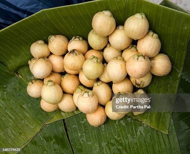rose apple or gulab jamun fruit selling in street - water apples stock pictures, royalty-free photos & images